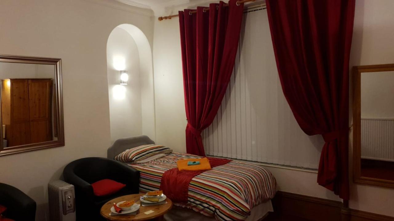 Broomlea Guest House Dyce Exterior photo